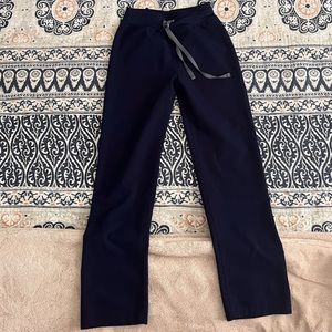 Women’s Navy Livingston High Wasted Scrub Pant.